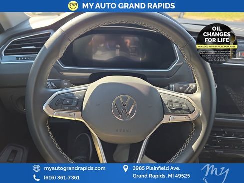 Used 2024 Volkswagen Tiguan SE AWD/4WD image 14