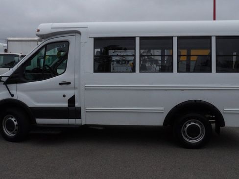 Used 2016 Ford Transit 250 138 RWD image 4