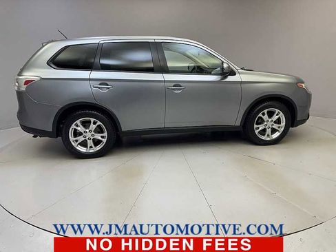Used 2015 Mitsubishi Outlander SE AWD/4WD image 6