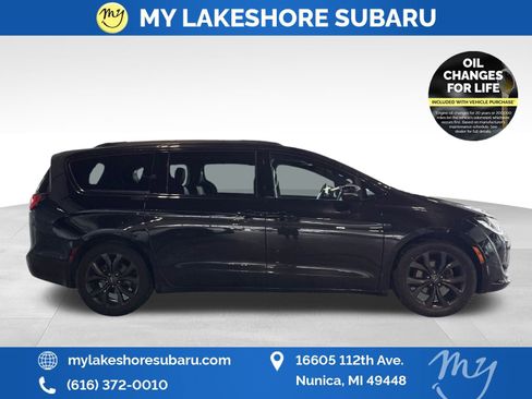 Used 2020 Chrysler Pacifica Limited w/ S Appearance Package image 8