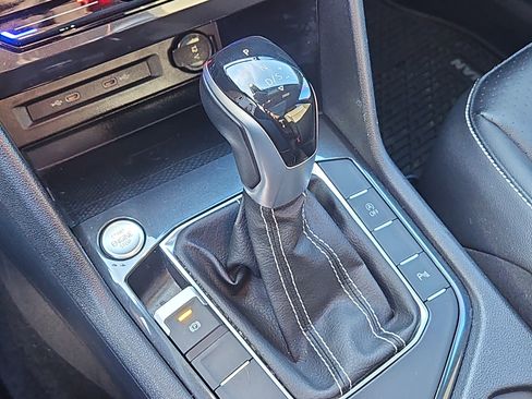 Certified 2022 Volkswagen Tiguan SE R-Line image 22