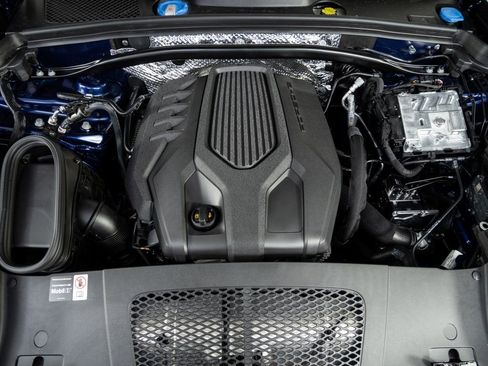 New 2026 Porsche Macan Base image 35