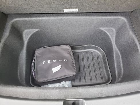 Used 2021 Tesla Model Y Long Range image 10