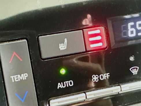 Certified 2021 Toyota Avalon XSE image 20