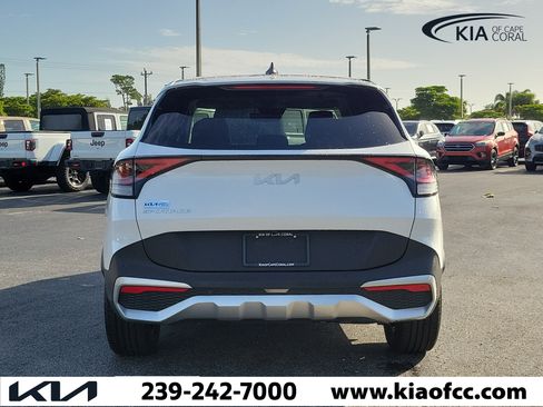 Used 2025 Kia Sportage EX FWD image 5