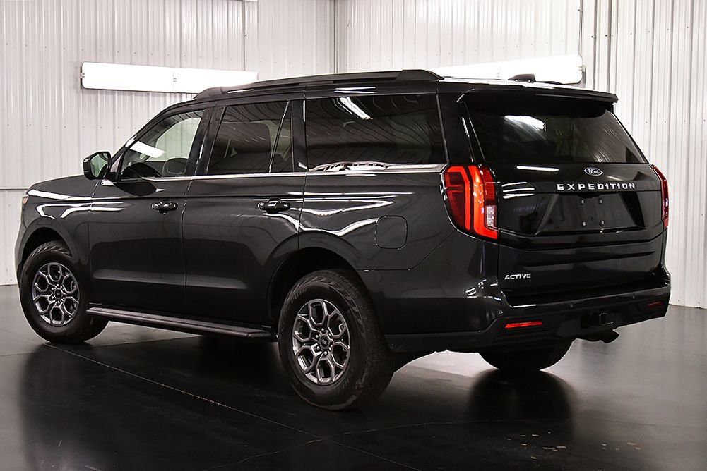 Used 2025 Ford Expedition Active AWD/4WD image 5