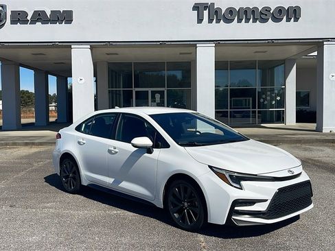 Used 2023 Toyota Corolla SE image 2