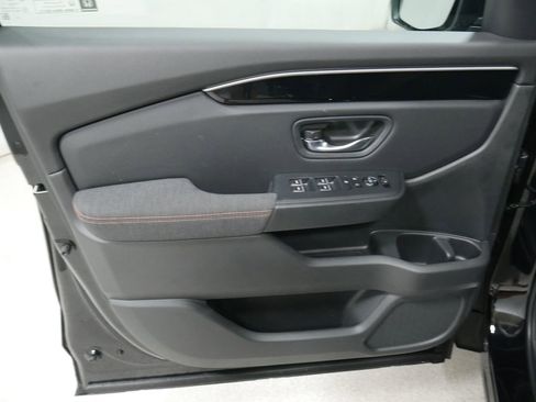 New 2025 Honda Pilot Sport image 13