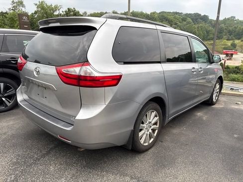 Used 2017 Toyota Sienna LE AWD/4WD image 2
