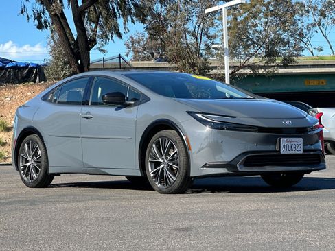 Used 2024 Toyota Prius XLE image 8