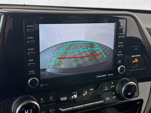 Used 2022 Toyota Highlander LE image 20