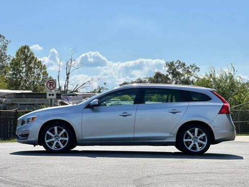 Used 2016 Volvo V60 T5 Premier w/ Convenience Package FWD image 2