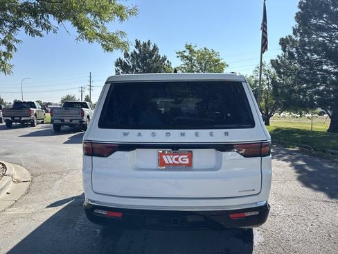 Used 2024 Jeep Wagoneer Series II w/ Flexible Seating Group AWD/4WD image 5