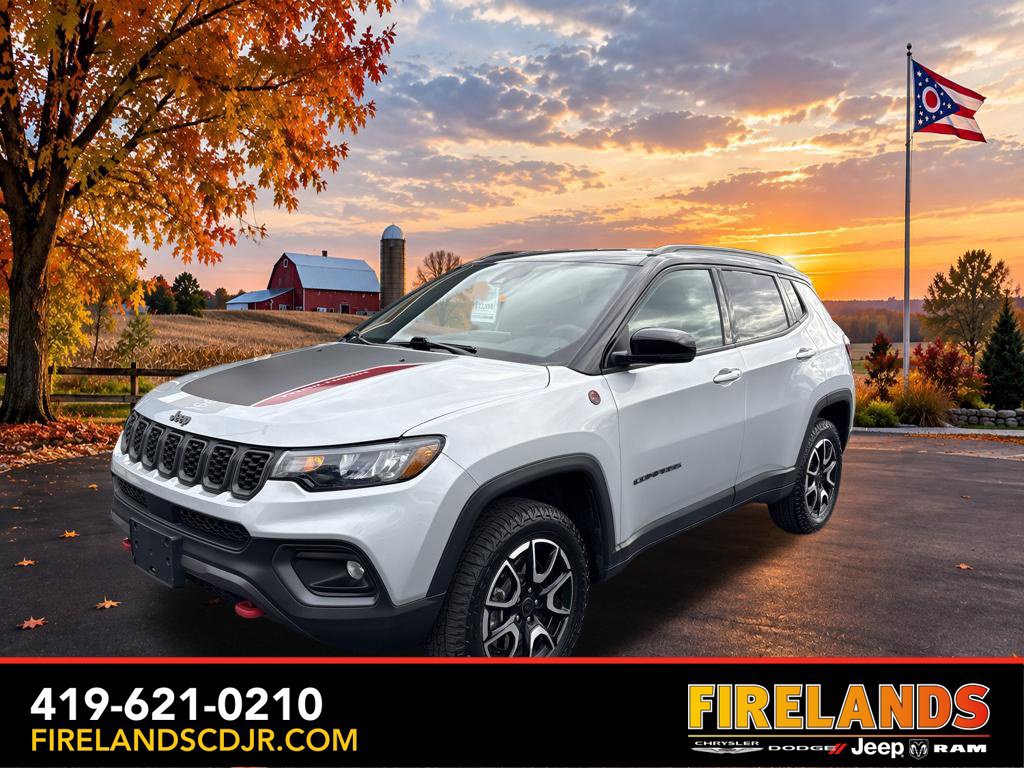 Used 2025 Jeep Compass Trailhawk AWD/4WD image 1