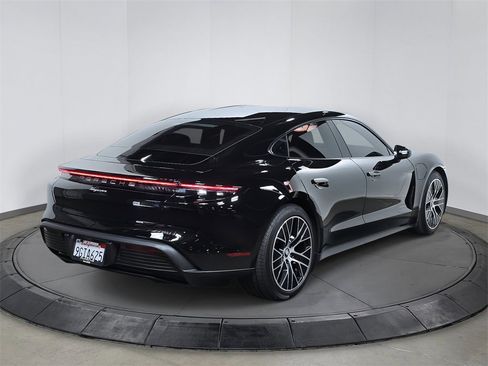 Used 2023 Porsche Taycan image 7