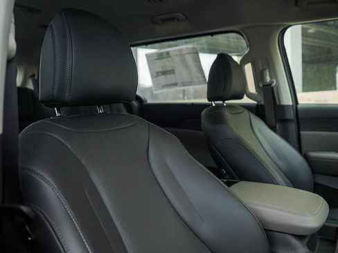 New 2026 Kia Carnival EX FWD image 12