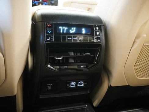 Used 2025 Jeep Grand Cherokee L Limited AWD/4WD image 13
