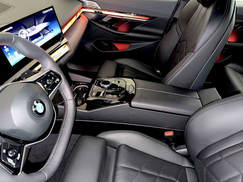 Used 2025 BMW 540i xDrive image 19