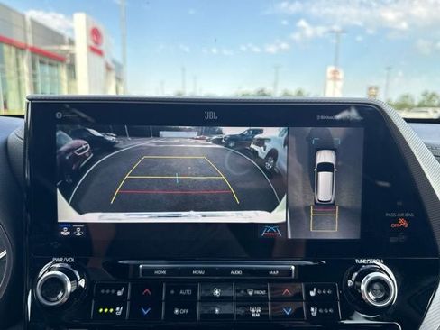 Certified 2021 Toyota Highlander Platinum AWD/4WD image 38