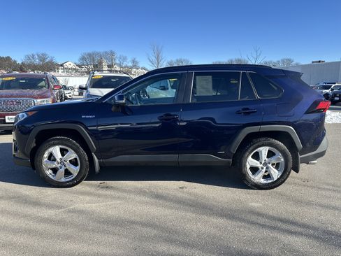 Used 2021 Toyota RAV4 XLE Premium image 8