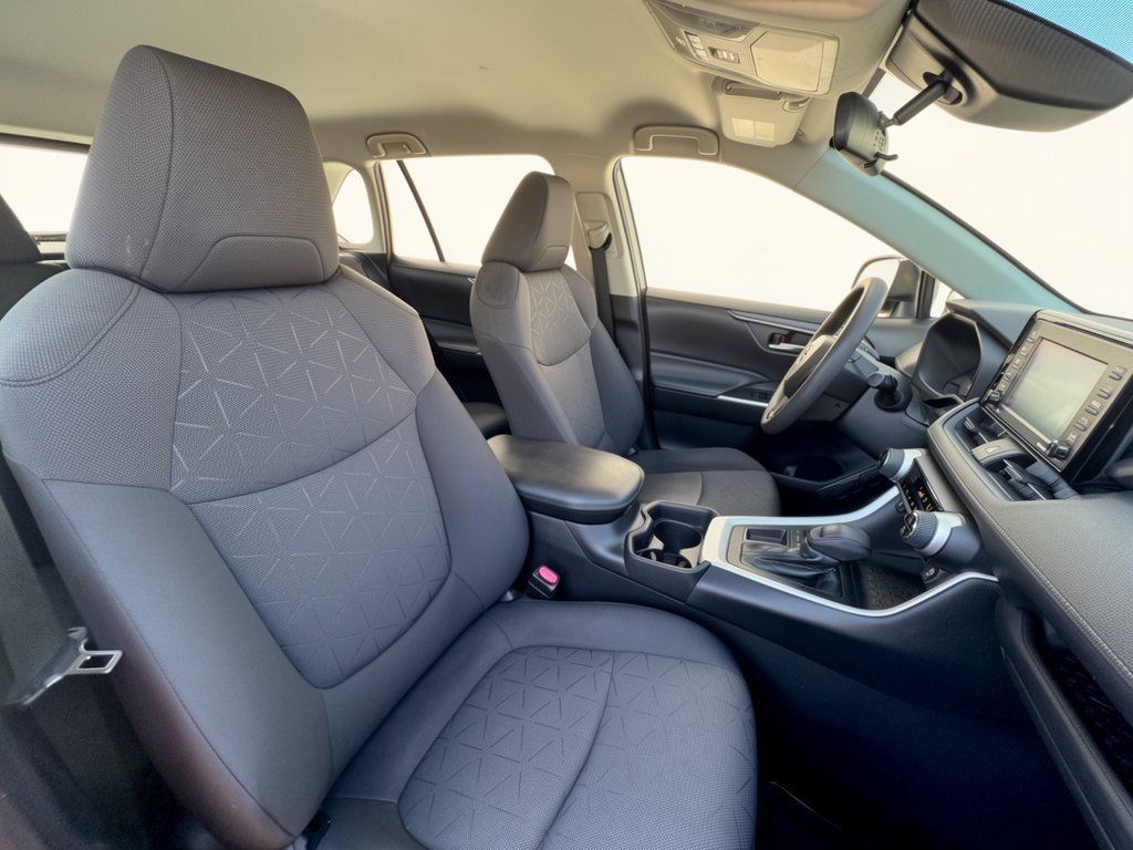 Used 2021 Toyota RAV4 XLE FWD image 30