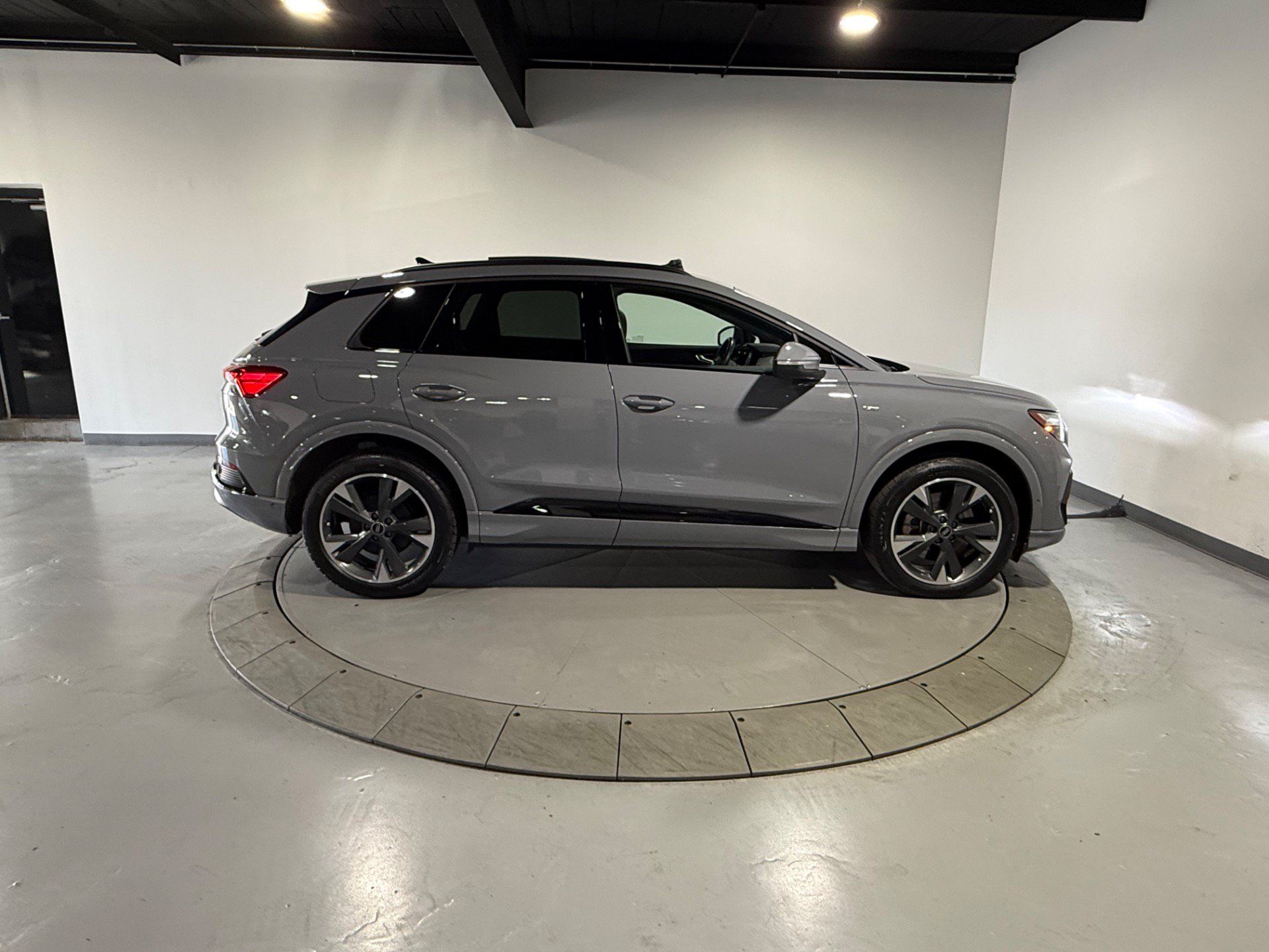 Used 2023 Audi Q4 e-tron Premium Plus w/ Premium Plus AWD/4WD image 9