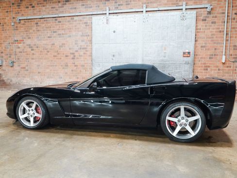 Used 2005 Chevrolet Corvette Convertible w/ Preferred Equipment Group RWD image 10
