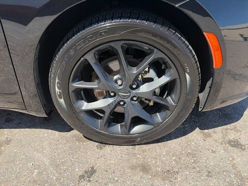 Used 2025 Chrysler Pacifica Limited FWD image 15