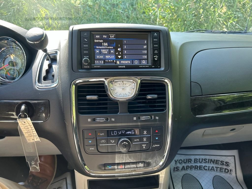 Used 2013 Chrysler Town & Country Touring FWD image 15