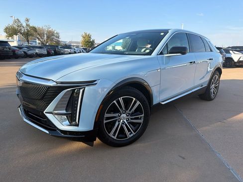 Used 2024 Cadillac Lyriq Luxury w/ LPO, Floor Liner Package AWD/4WD image 1