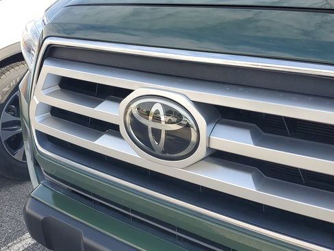 Used 2021 Toyota Tacoma SR5 w/ Trail Edition image 5