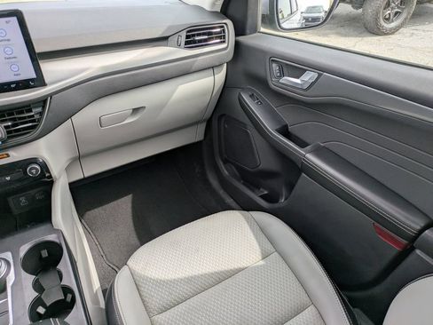 Used 2023 Ford Escape SE FWD image 18