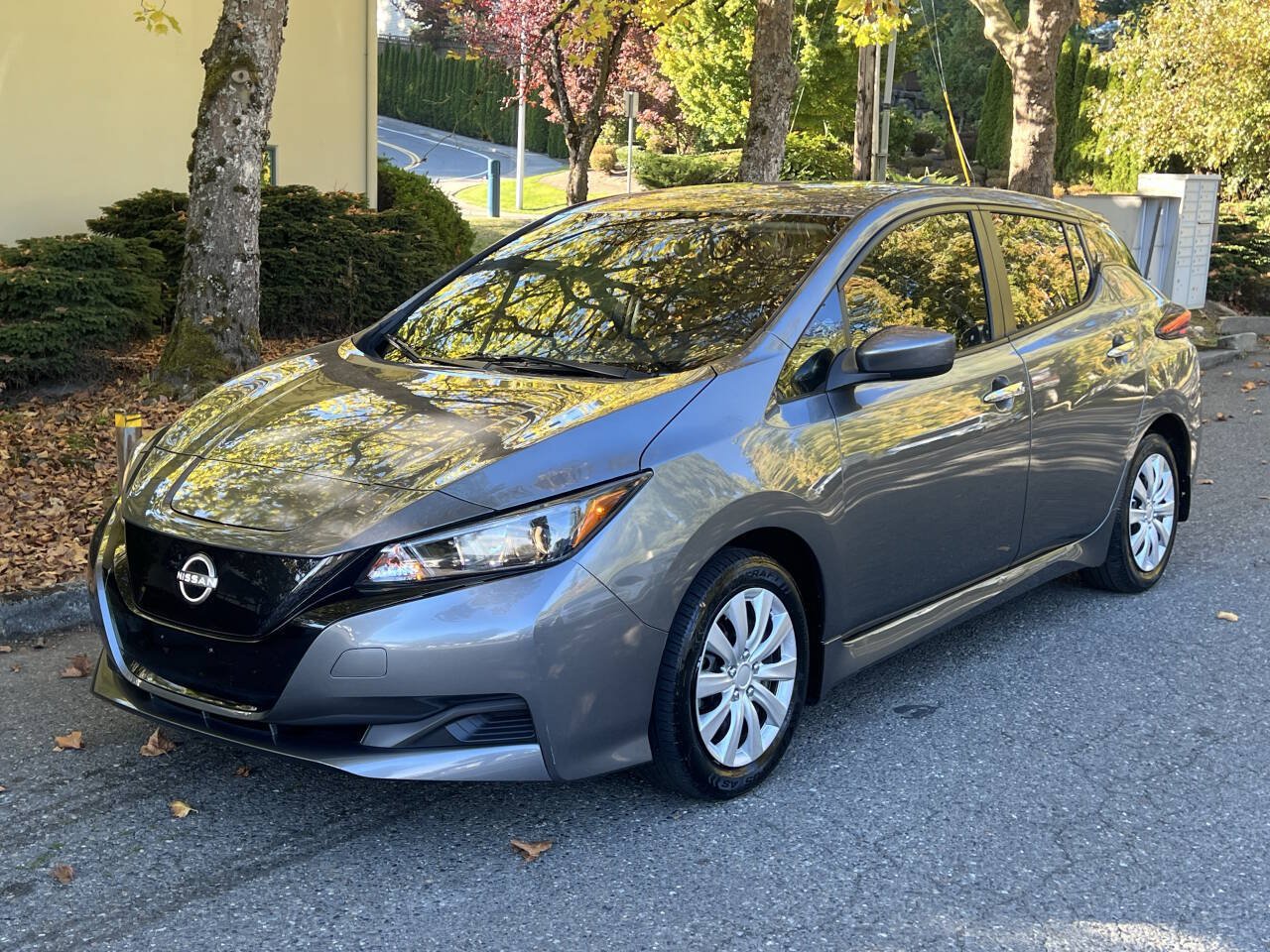 Used 2023 Nissan Leaf S FWD image 1