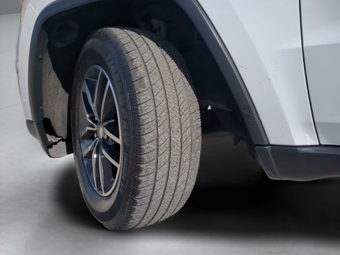 Used 2018 Jeep Grand Cherokee Limited image 64