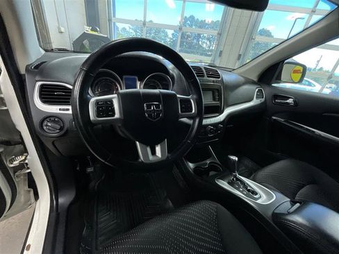Used 2018 Dodge Journey SE w/ Connectivity Group FWD image 12