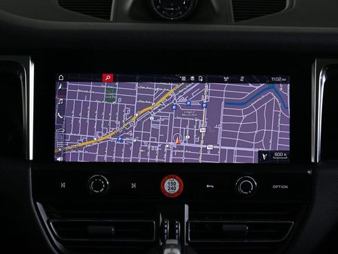 Certified 2024 Porsche Macan image 15