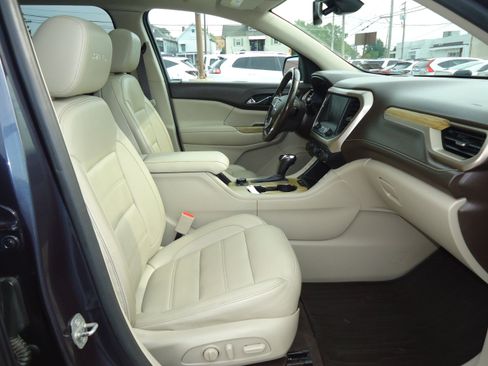 Used 2018 GMC Acadia Denali w/ Technology Package AWD/4WD image 30