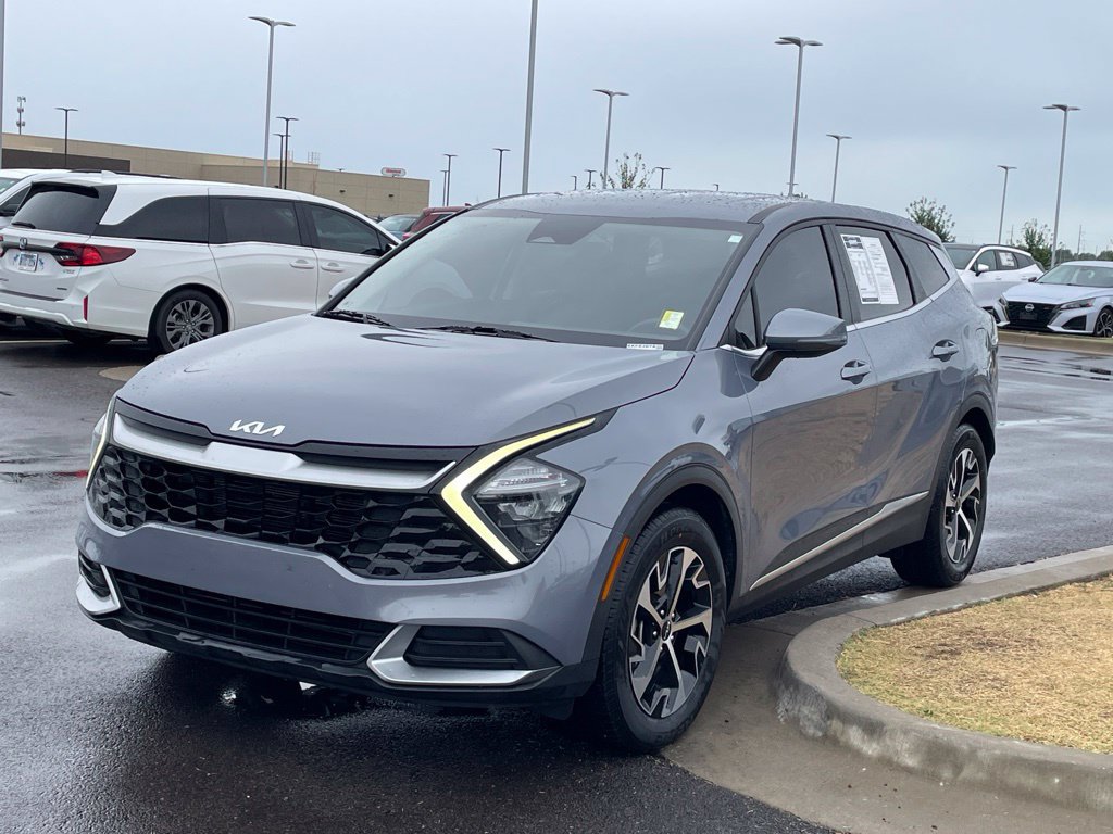 Used 2023 Kia Sportage EX FWD image 3