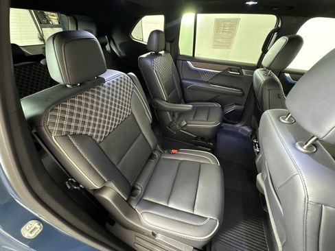 Certified 2025 GMC Acadia Denali w/ Super Cruise Package AWD/4WD image 46