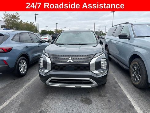 Used 2024 Mitsubishi Outlander SE Black Edition FWD image 5