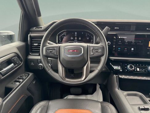 Used 2025 GMC Sierra 2500 AT4 image 11