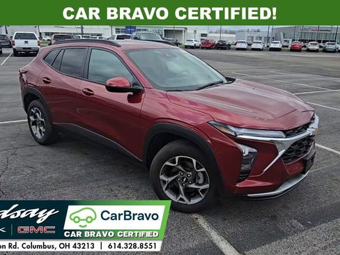 Certified 2025 Chevrolet Trax LT w/ LT Convenience Package FWD image 2