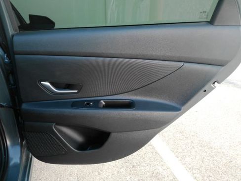 Used 2026 Hyundai Elantra SE FWD image 21