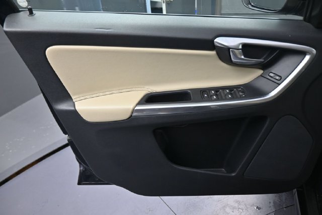 Used 2016 Volvo XC60 T6 AWD/4WD image 21