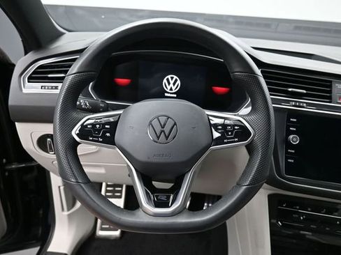 Used 2023 Volkswagen Tiguan SE R-Line AWD/4WD image 16