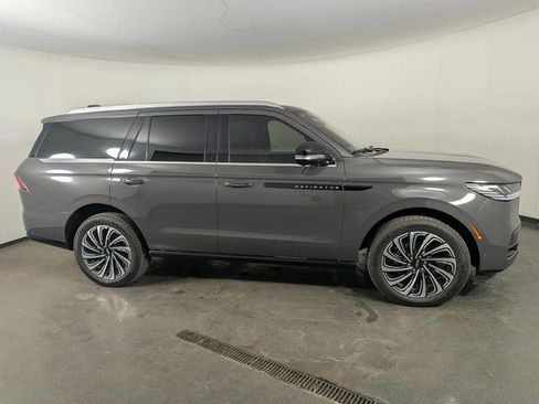 Used 2025 Lincoln Navigator Black Label image 8