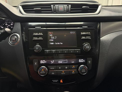 Used 2016 Nissan Rogue SV image 33