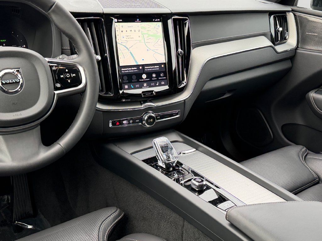 Certified 2024 Volvo XC60 T8 Ultimate AWD/4WD image 14