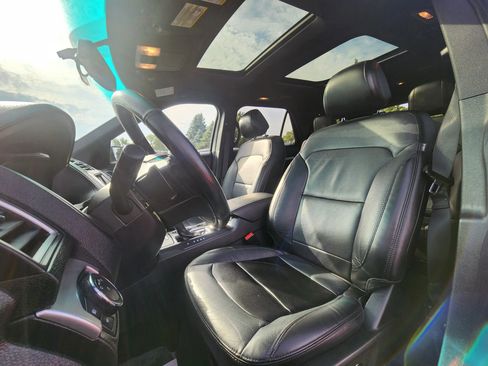 Used 2017 Ford Explorer XLT w/ Equipment Group 202A image 16
