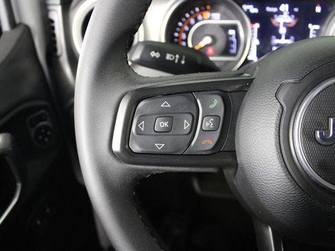 Used 2023 Jeep Gladiator Sport AWD/4WD image 22